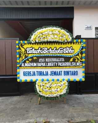 Papan Bunga Duka di Dusun Tengah